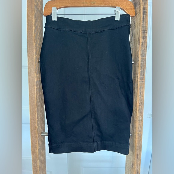 Aritzia casting skirt Like new - Picture 3 of 6